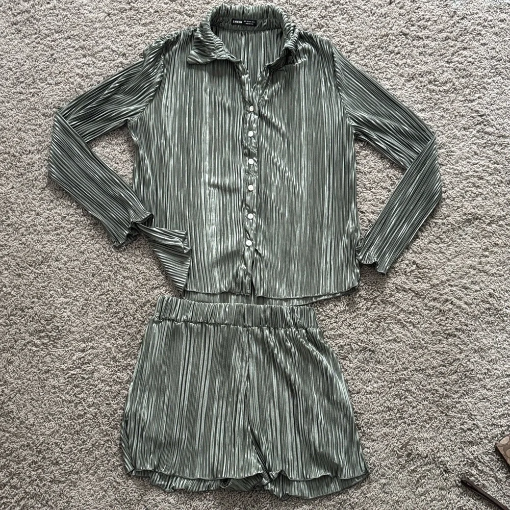 SHEIN Metallic Olive Green pleated shirt and shorts matching set